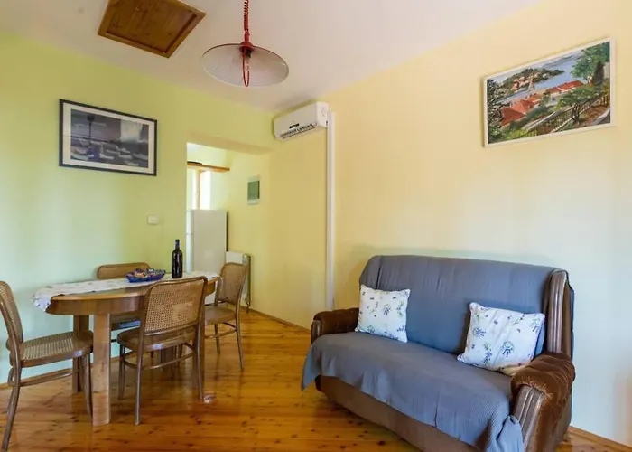 Sleep & Fly Cottage