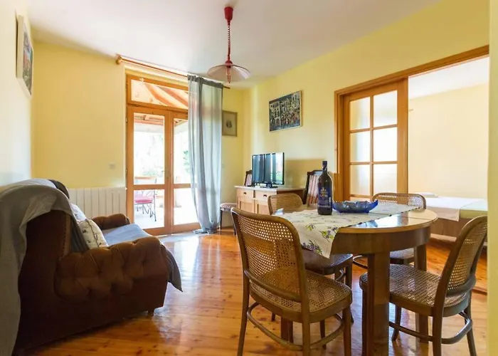 Sleep & Fly Cottage