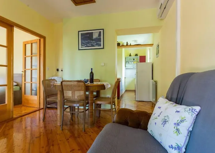 Sleep & Fly Cottage